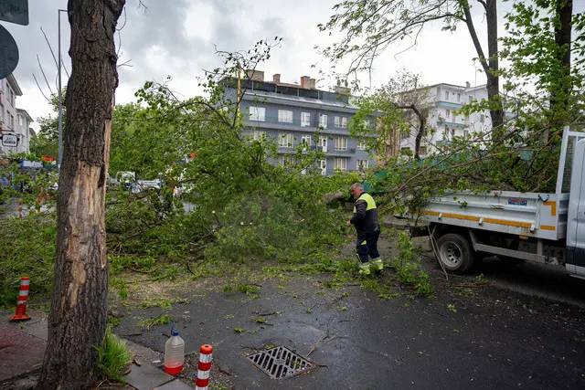 Şiddetli yağış ortalığı savaş alanına çevirdi. Fırtına birçok ili esir aldı - Resim: 5